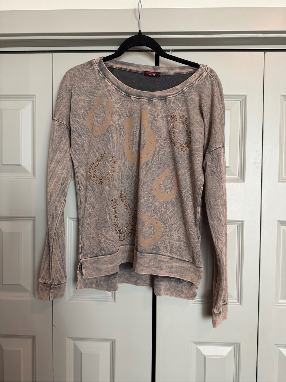 T party horseshoe Taupe Graphic Long-Sleeve Women's Top